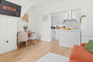 Stylish 4 Bed House In Chorley - 9