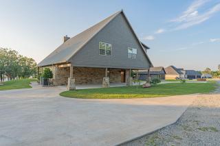 Stunning Eufaula Waterfront Home in Dixie Cove - 2