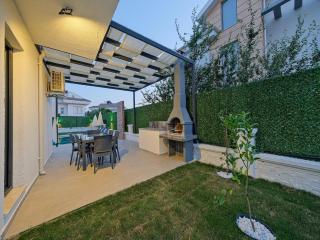 Detached Villa with Private Pool - Oludeniz, Fethiye - Fethiye - 2