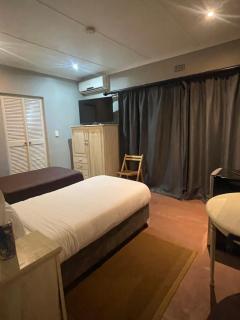 FlowithLin Guesthouse - Durban - 3