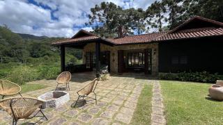 Casa 04 Vale Boa Vista - Casa Charmosa com 3 Suítes e Acesso à Área de Lazer Completa de Condomínio - Teresópolis - 1