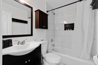 Stylish and Spacious Luxury End-Unit TH - Near IAD - Clifton - 2