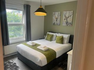 Stylish Spacious 3 Bed Prime Location Sleeps 8 - 6