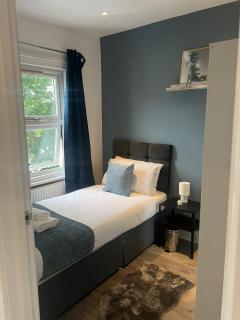Stylish Spacious 3 Bed Prime Location Sleeps 8 - 3