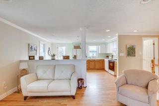Coastal Retreat with Large Yard Less Than 1 Mi to Dtwn Saco! - 4