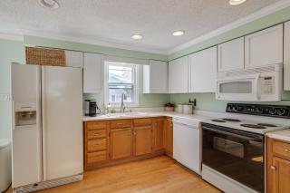 Coastal Retreat with Large Yard Less Than 1 Mi to Dtwn Saco! - 3