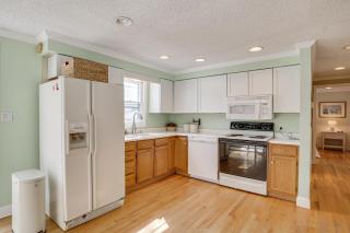 Coastal Retreat with Large Yard Less Than 1 Mi to Dtwn Saco! - 2