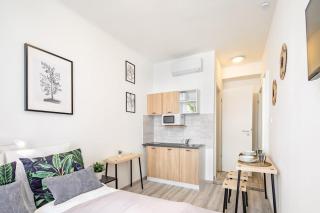 Stylish studio at Very Central Location with AirCon - 3