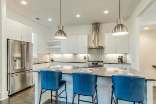 Broadview at the Gulch - Rooftop Lounge with Views - 3