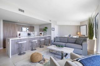 Champagne at Tiffany's - Luxury Condo by the Beach - 5