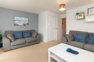 4 Bedroom House - Bedfordshire - Driveway Parking - 1
