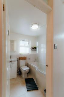 Modern Spacious 4 Bed - Sleeps 7 - 3