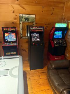 Bear Cub Inn I Hot Tub I Fire Pit I Arcade - 1