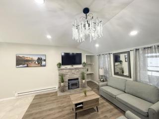 Lux Lake Neepaulin Frontage & Panoramic Views Home - Wantage - 0