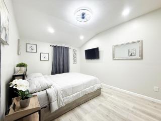 Lux Lake Neepaulin Frontage & Panoramic Views Home - 8