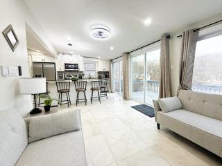 Lux Lake Neepaulin Frontage & Panoramic Views Home - 7