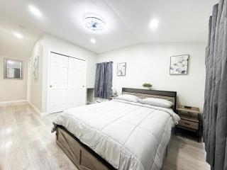 Lux Lake Neepaulin Frontage & Panoramic Views Home - Wantage - 6