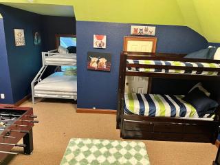 8000 SQ FT, Cinema, Sauna, Arcades, Sleeps 26 - 2