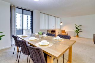Arlington Stay with Outdoor Pool and Contemporary Comforts - Arlington - 7