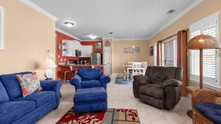 Cozy Family Home - Community Pool Private Porch 10-Minute Walk to Beach - Plus Up to 450 Dollars in Free Activities like Mini Golf Parasailing & Boat Tours Every Day - 5