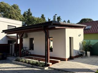 Little park house with car charger - 2