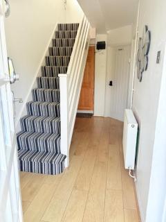 Beaconsfield House - Pleasant Area, Free Parking & Quiet Stay near LTN - 3