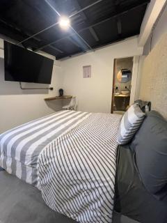 Room in Boutique Hotel! Perfect Location for 3! - - 0
