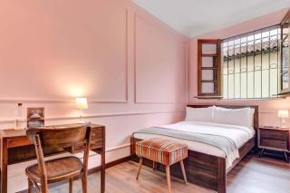 Chic 4BR Getaway in Vibrant La Candelaria - Bogotá - 2