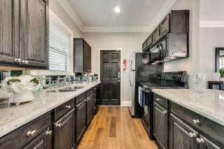 Spacious Retreat w Private Patio & Courtyard - 1