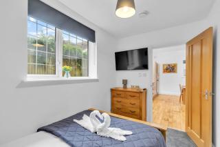 Garden Lodge With Parking By My Getaways - 1