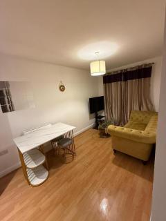 London City Apartment - Lynbrook Grove - 3
