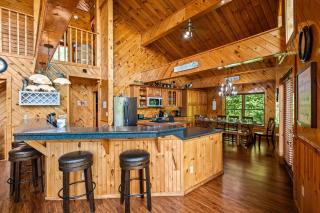 Must See- 4300 SQFT, Views, Privacy, Pool Access - 3