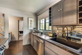 Upscale Dallas Vacation W Hot Tub & Balcony - 1