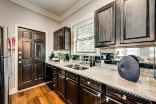 Spacious Getaway Stylish Condo on Swiss Ave - 3