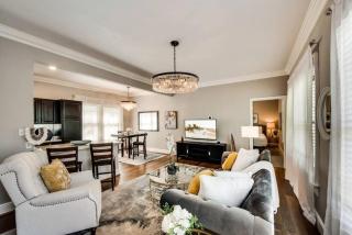 Spacious Getaway Stylish Condo on Swiss Ave - 5