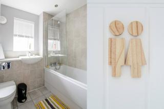 Modern 4-BDR House + Parking | Walk to City Centre - Manchester - 4