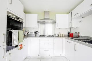 Modern 4-BDR House + Parking | Walk to City Centre - 2