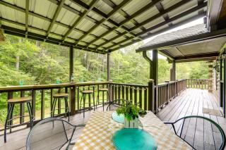 Hill Side Cosby Cozy Cove Cabin with Deck - 7