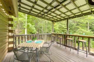 Hill Side Cosby Cozy Cove Cabin with Deck - 6