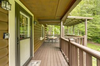Hill Side Cosby Cozy Cove Cabin with Deck - 1