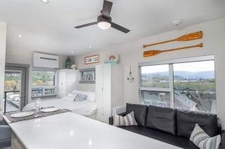 Top Floor Lakeshore Views Near Skiing - 2