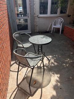 Vibrant Bungalow 2 Bedroom Flat with secure private parking - 3