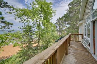 Lakefront Lookout! Private Sand Beach on Superior - Marquette - 9