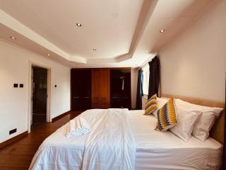 Room in a Luxury House with Pool - High Wycombe - 2