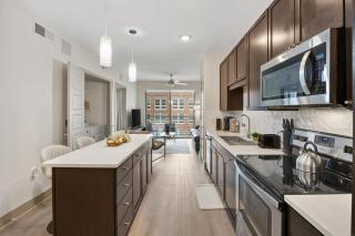 Chill & Tone 1BR Frisco King & Sofa, Gym & Pool - 4