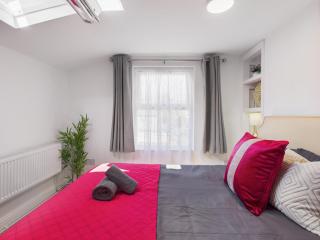 Modern 4 Bedroom Retreat- Piccadilly Line- Sleeps 9 - Londra - 2
