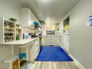 Private queen bdrm near downtown - share house, not entire place - 5