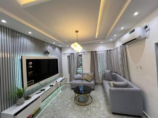 Spacious elegant 3 Bedroom Bungalow in RCCG Camp Mowe WiFi AC Solar - Mowe - 0