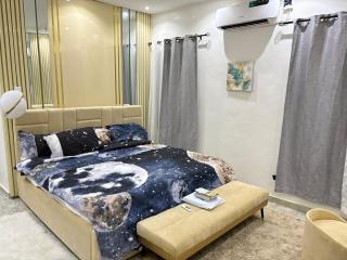 Spacious elegant 3 Bedroom Bungalow in RCCG Camp Mowe WiFi AC Solar - Mowe - 5