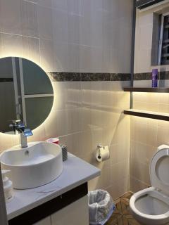 Spacious elegant 3 Bedroom Bungalow in RCCG Camp Mowe WiFi AC Solar - Mowe - 4